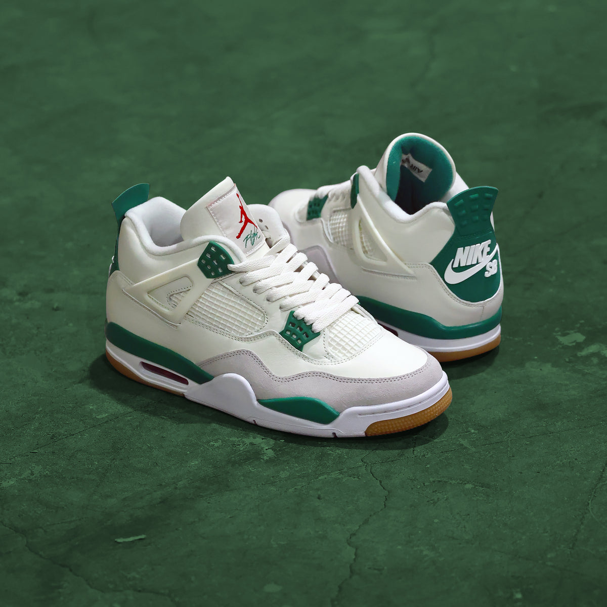 Nike SB: Air Jordan 4