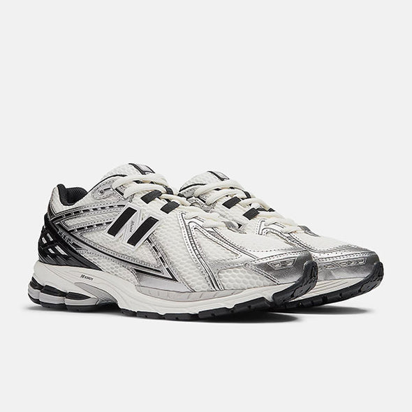 New Balance 1906R Silver Metallic/Black/Sea Salt