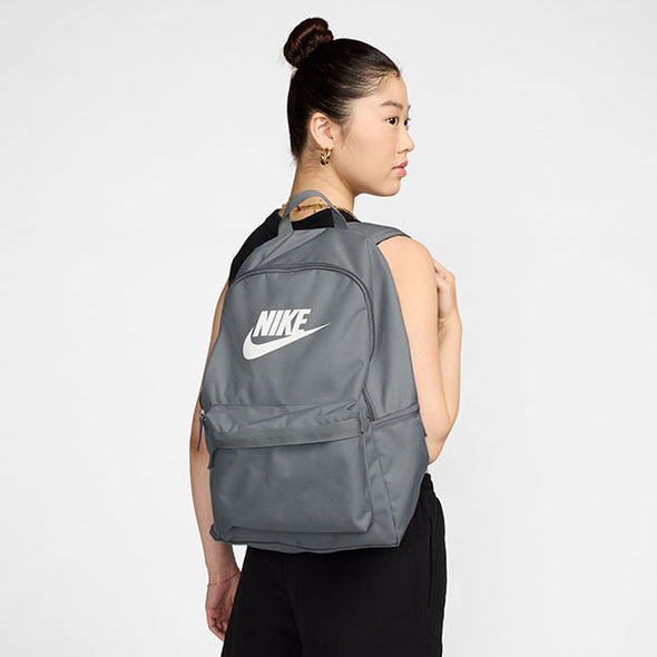Nike Heritage Backpack 25L Smoke Grey/Smoke Grey/White