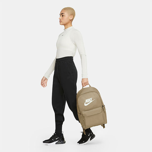 Nike Heritage Backpack 25L Parachute Beige/Parachute Beige/Summit Whit Xtreme Boardshop (XBUSA.COM) Nike Heritage Backpack 25L Parachute Beige/Parachute Beige/Summit Whit Xtreme Boardshop (XBUSA.COM)