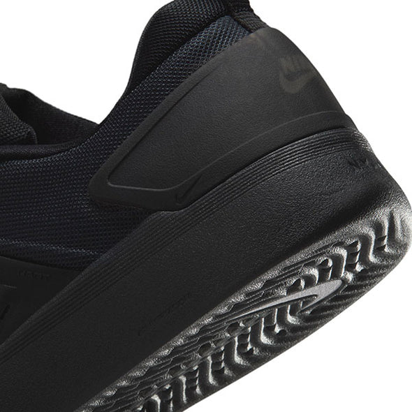 Nike SB Zoom Nyjah 4 Black/Black/White/White